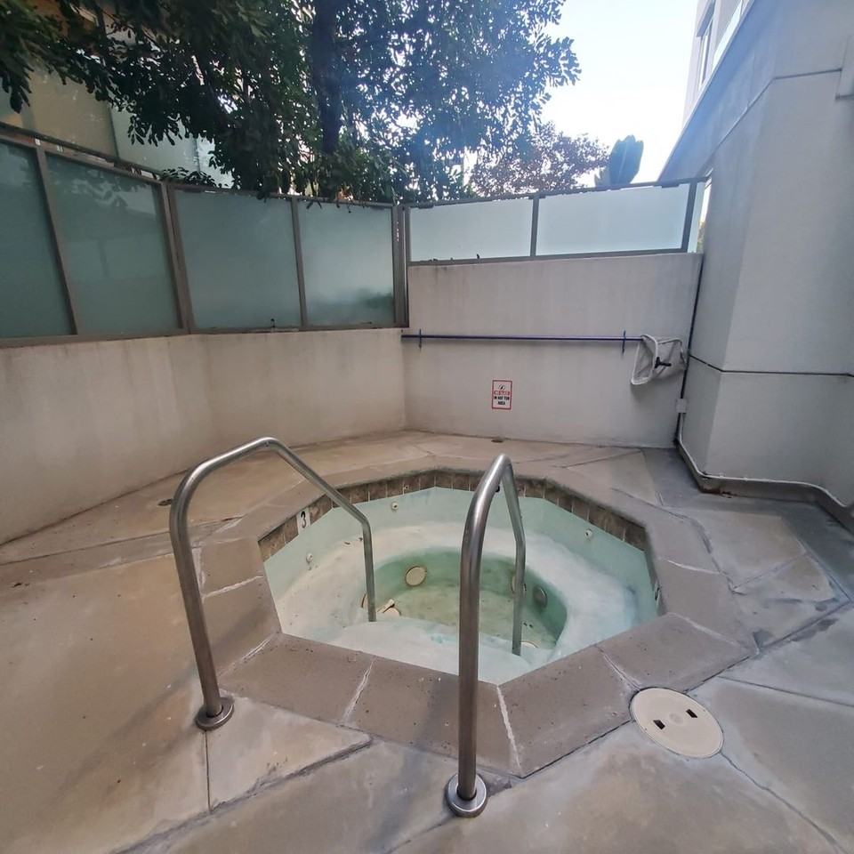 160 S Hudson Ave - Photo 7 of 50