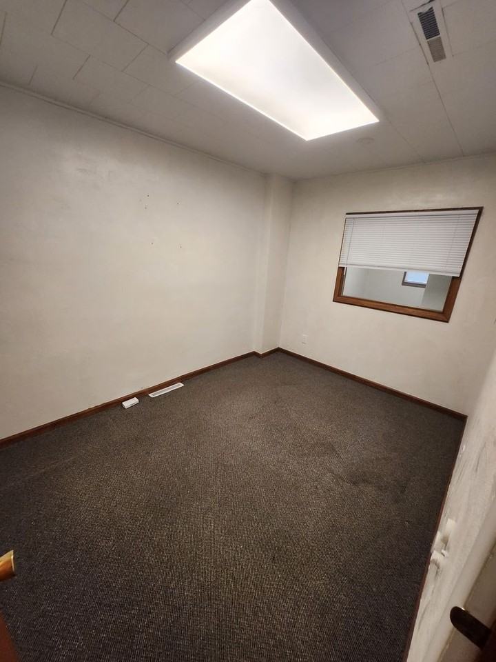 407 Oak St - Photo 2 of 11