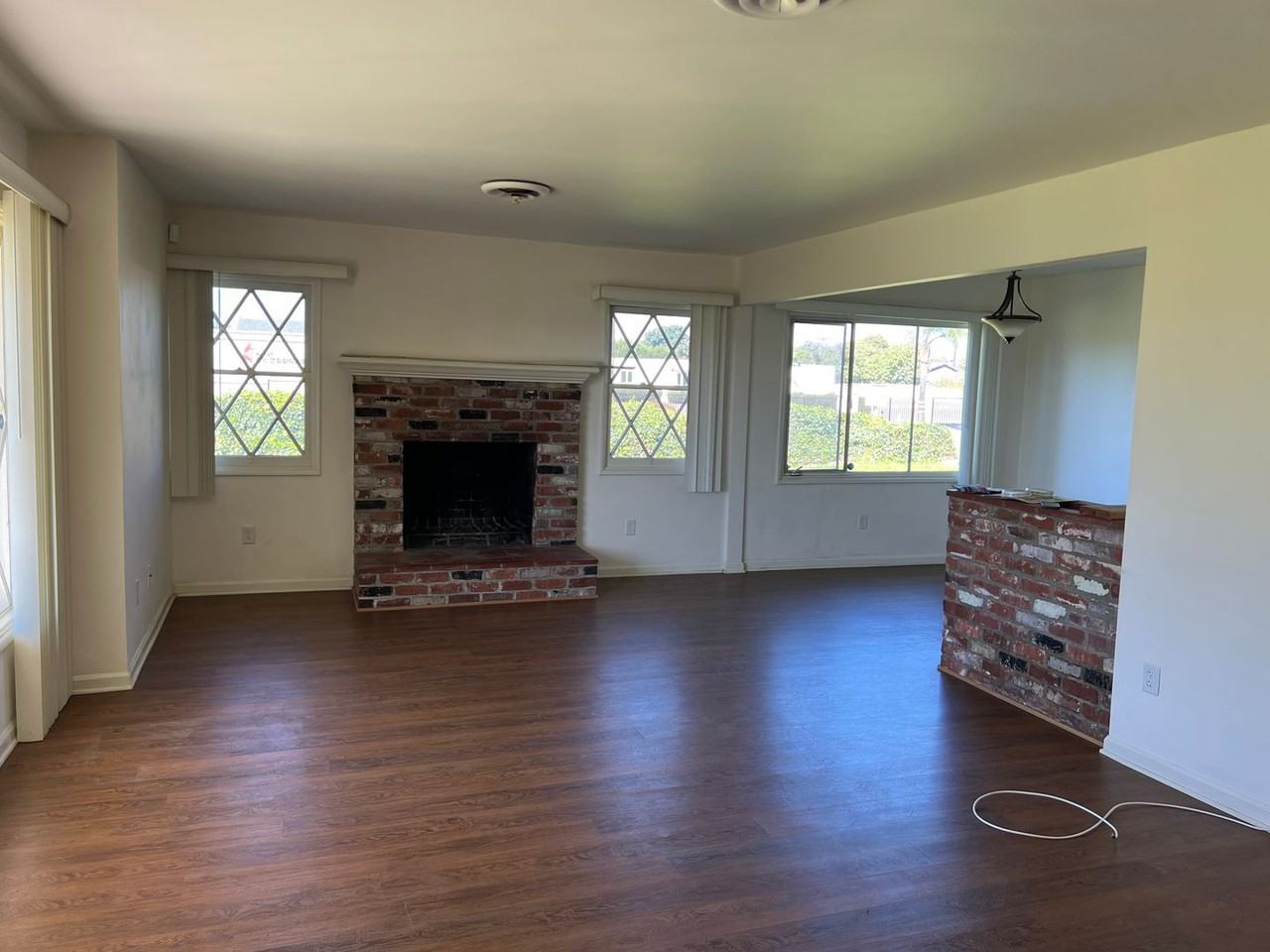 301 Walnut Dr - Photo 2 of 5