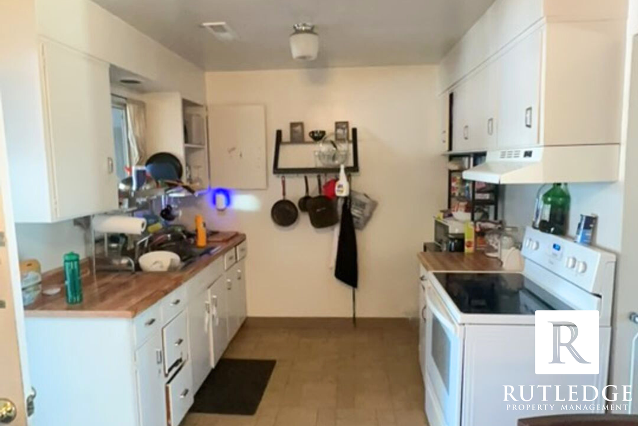 244 N 1st St - Photo 3 of 6