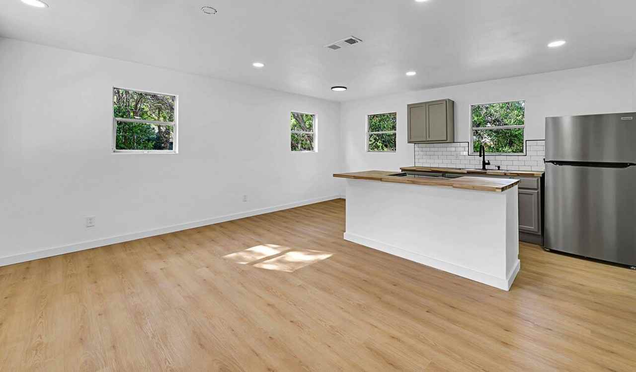 2809 Parrott Ave - Photo 4 of 31
