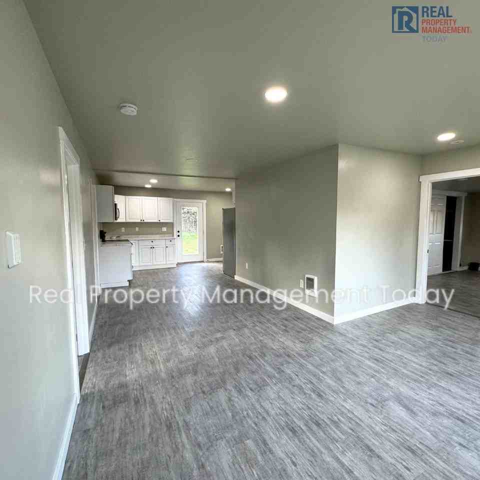 4614 S Alaska St #A - Photo 4 of 15