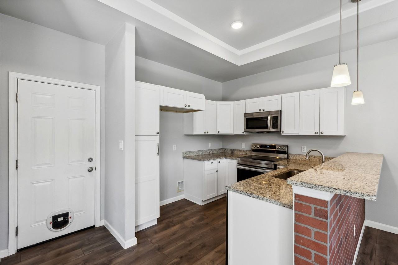 1218 E James St - Photo 4 of 40