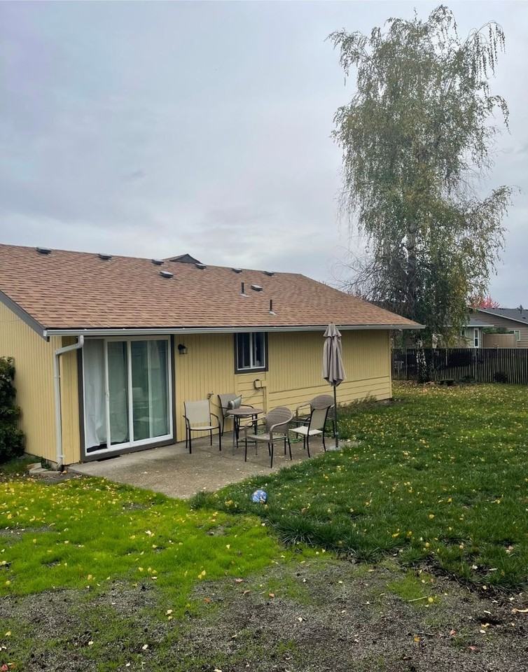 1853 Nw Adams St - Photo 2 of 14