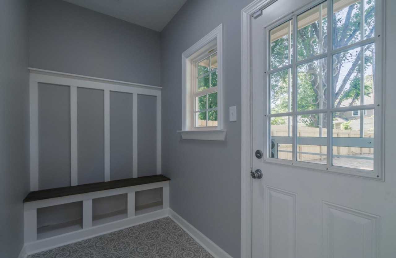 1561 Netherwood Ave - Photo 2 of 10