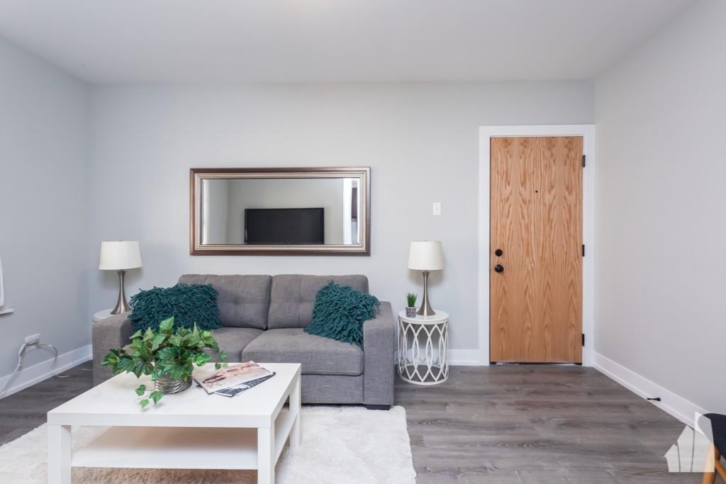 431 W Belden Ave - Photo 2 of 10