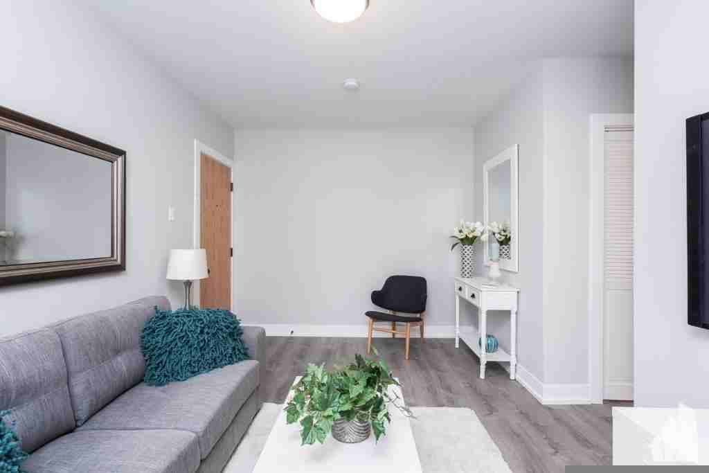 431 W Belden Ave - Photo 3 of 10