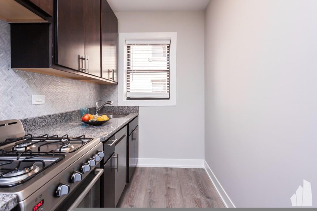 431 W Belden Ave - Photo 5 of 10