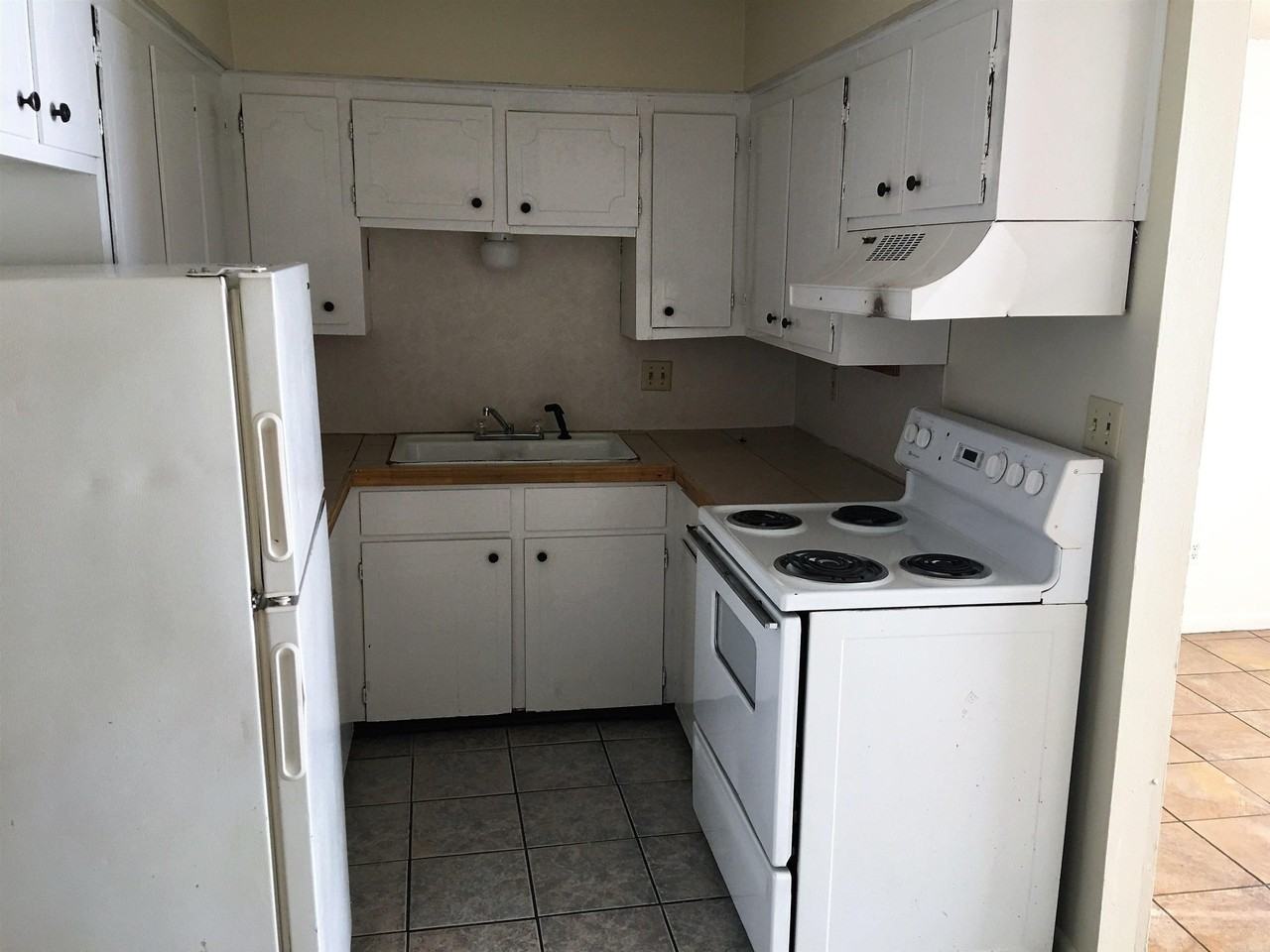 5400 Stanley Dr - Photo 4 of 6