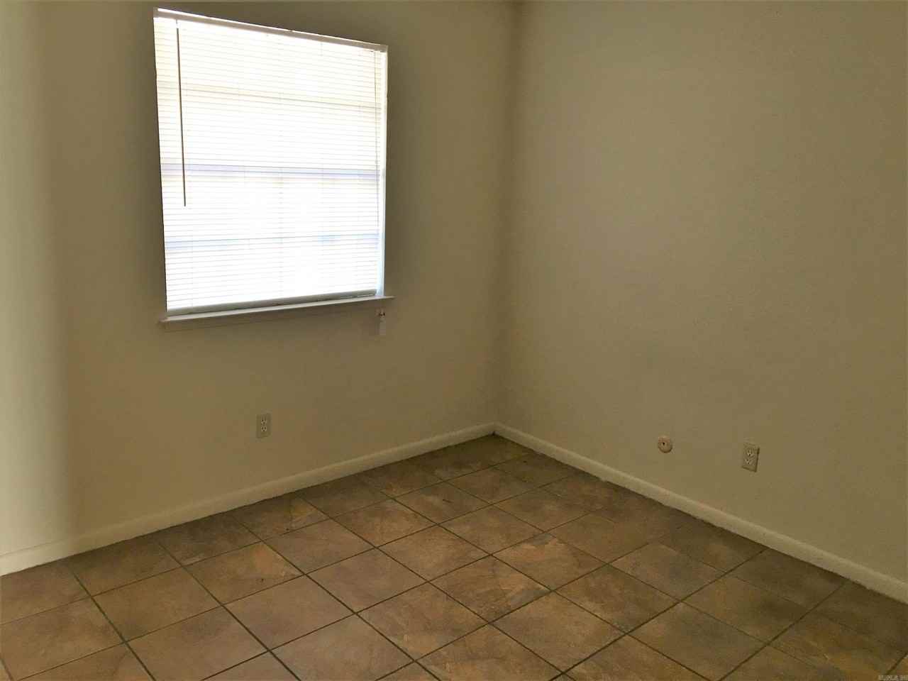 5400 Stanley Dr - Photo 6 of 6