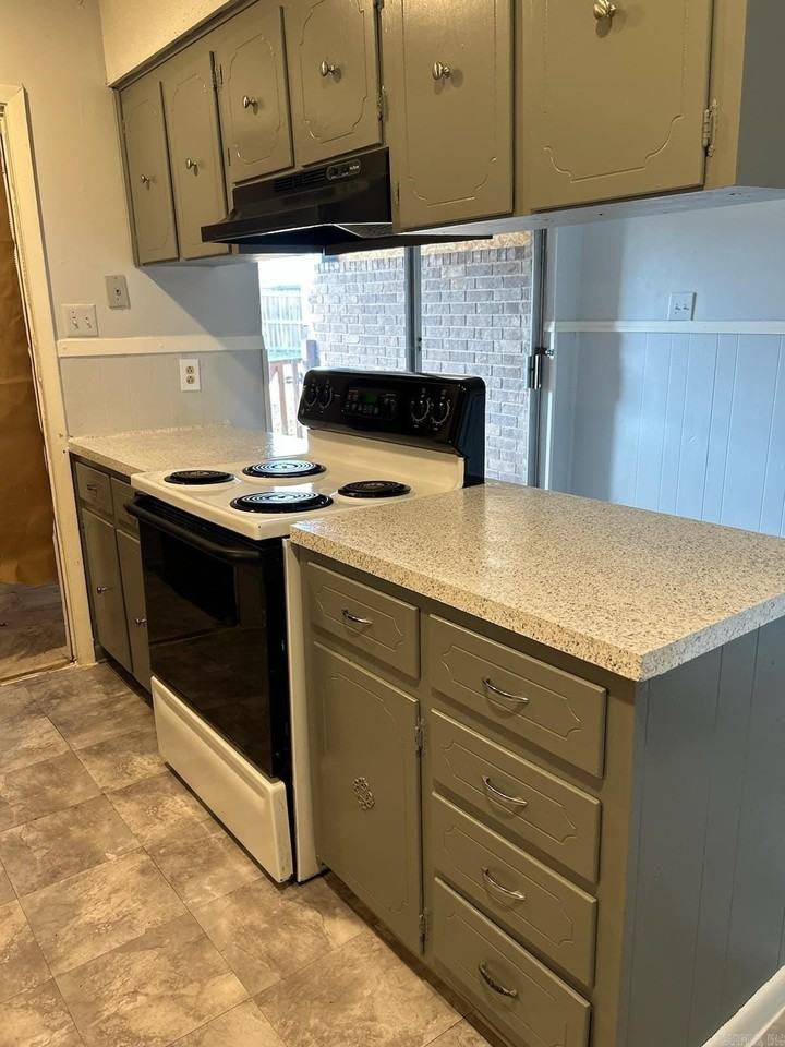 1800 Sanford Dr - Photo 3 of 14