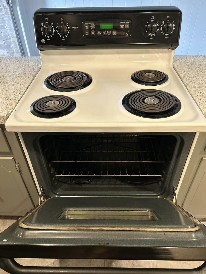 1800 Sanford Dr - Photo 4 of 14