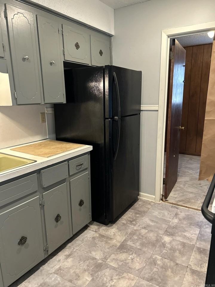 1800 Sanford Dr - Photo 5 of 14