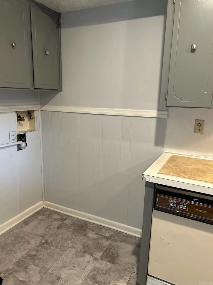 1800 Sanford Dr - Photo 7 of 14