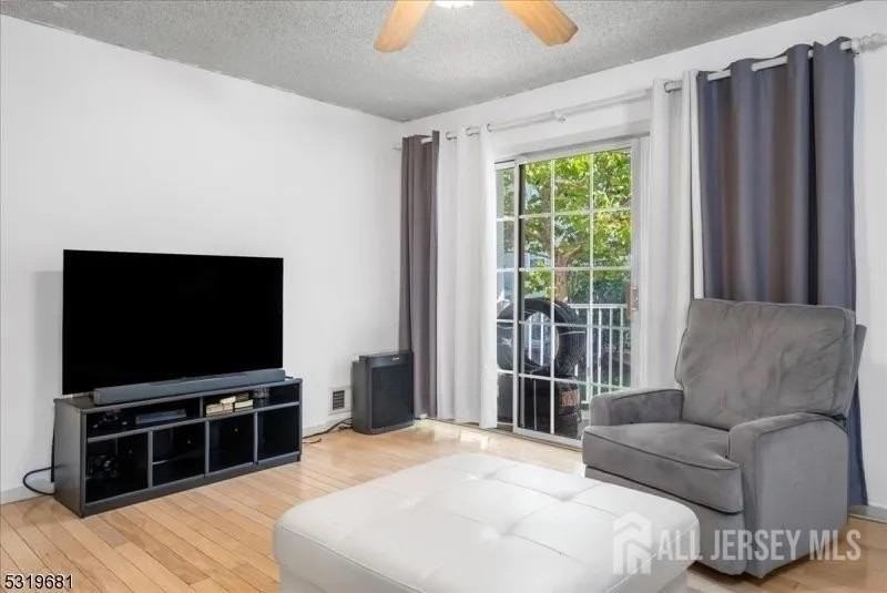 35 Lindsey Court - Photo 3 of 22