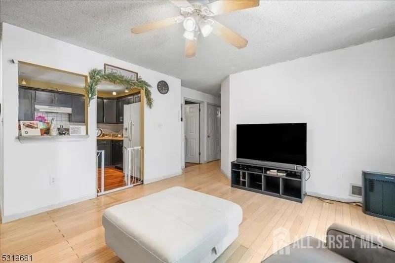 35 Lindsey Court - Photo 4 of 22