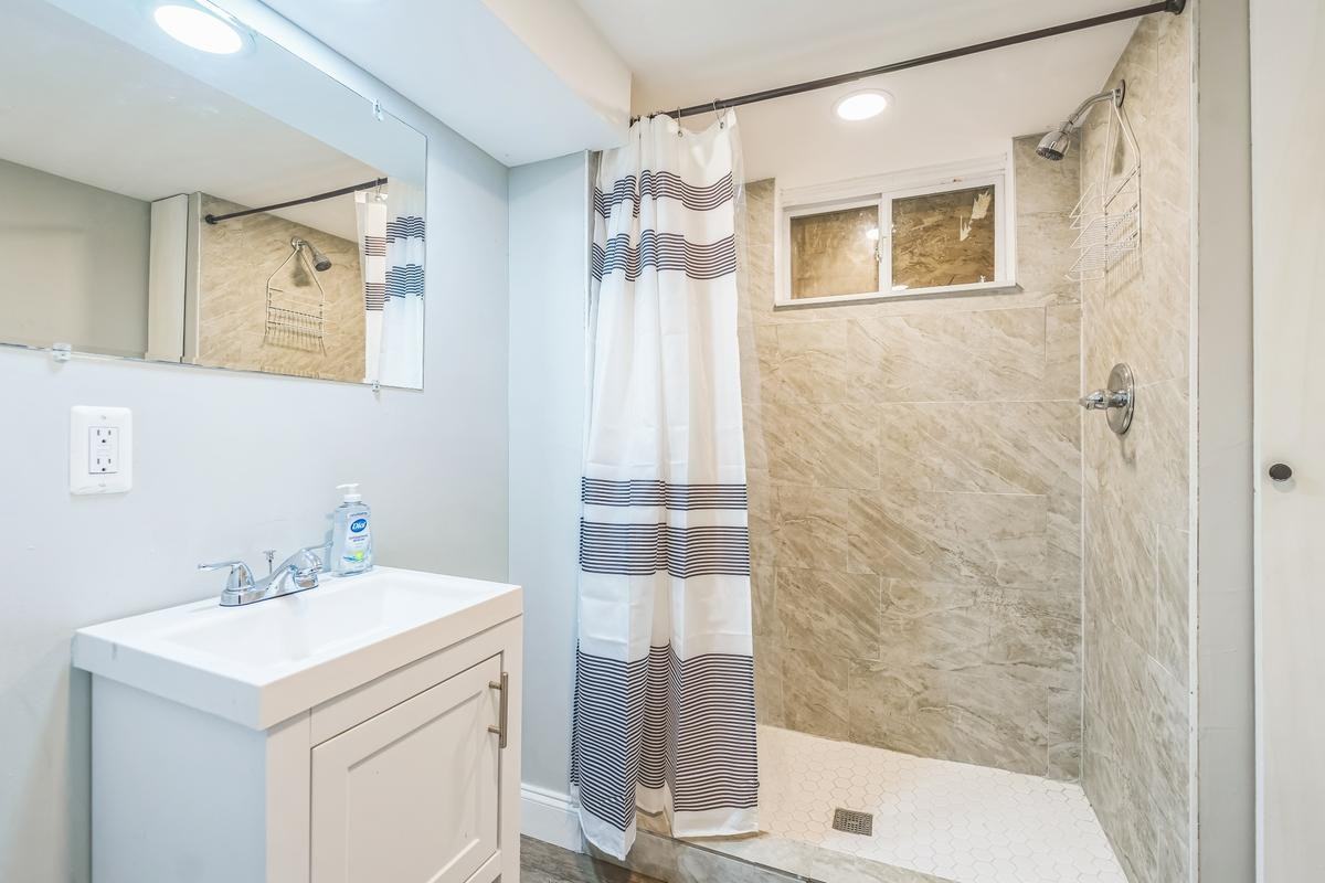 Oakford Ave - Photo 5 of 11