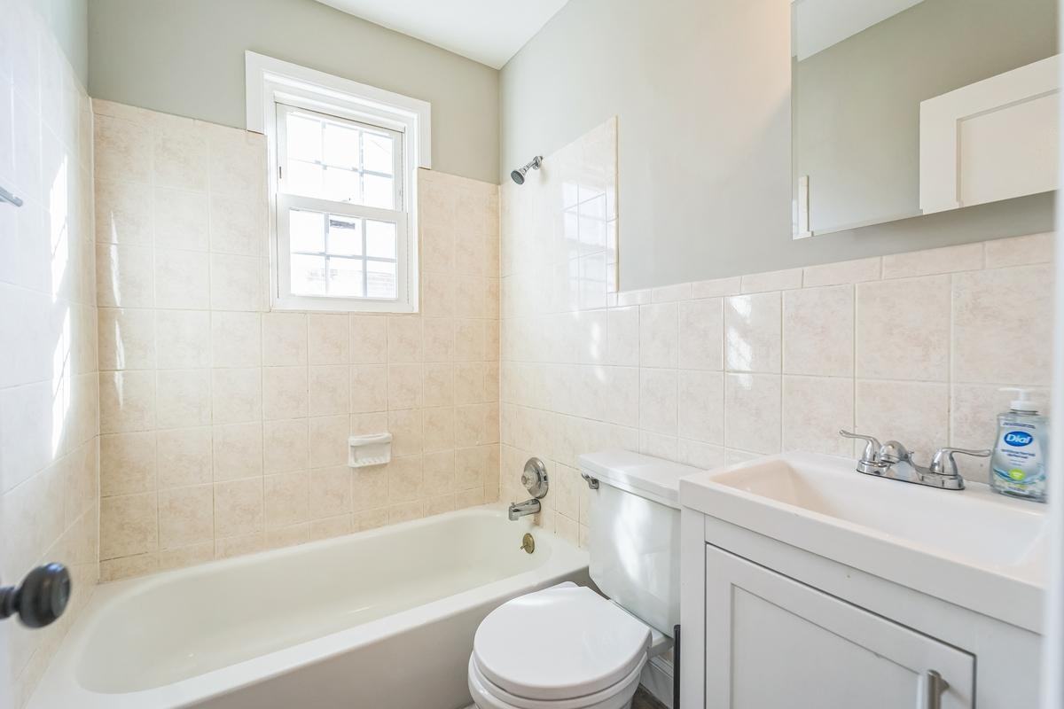 Oakford Ave - Photo 7 of 11