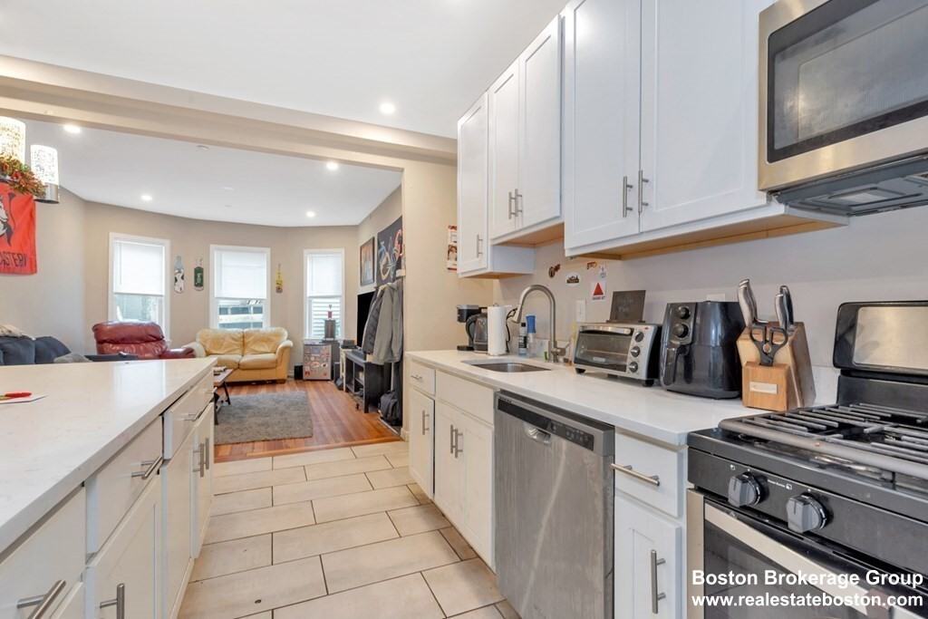 231 Calumet St #1 - Photo 3 of 14