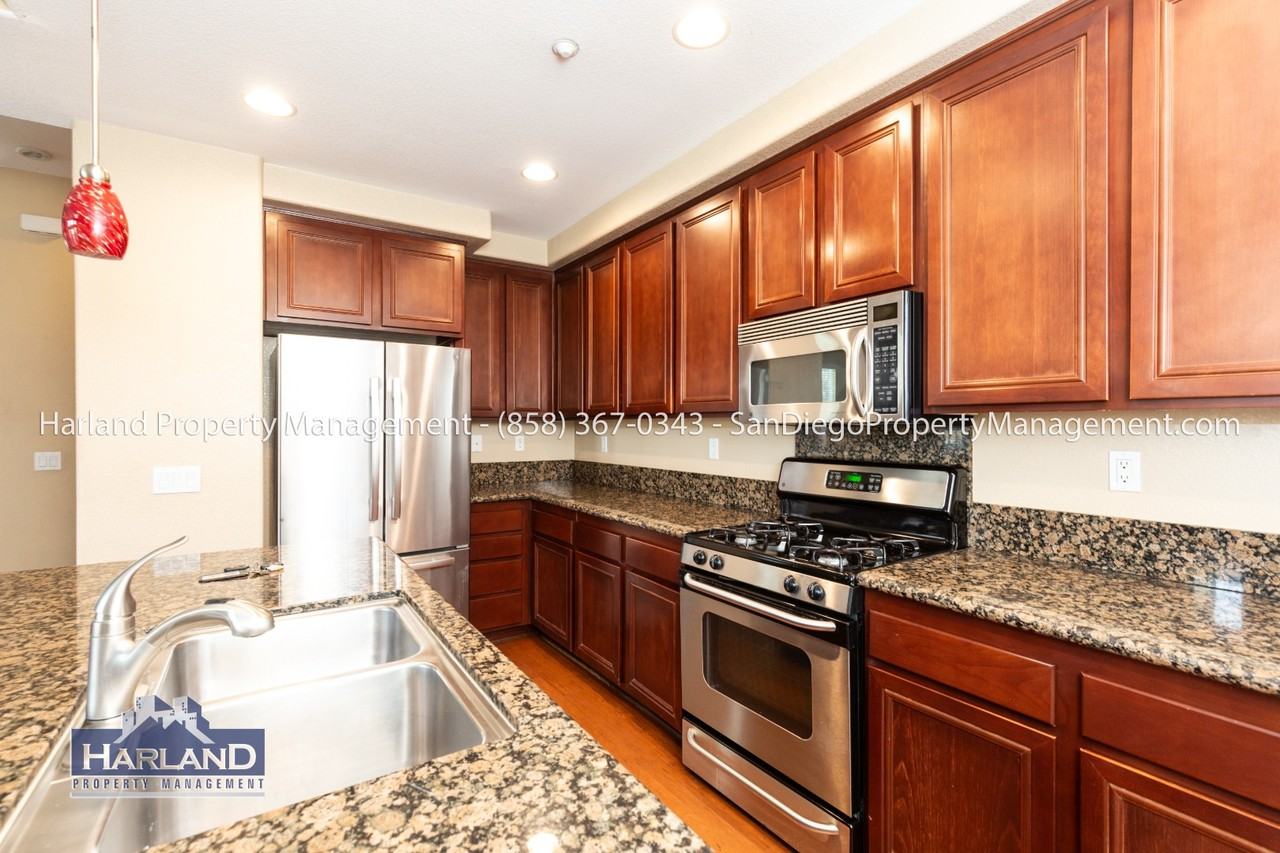 649 Hatfield Dr - Photo 3 of 20