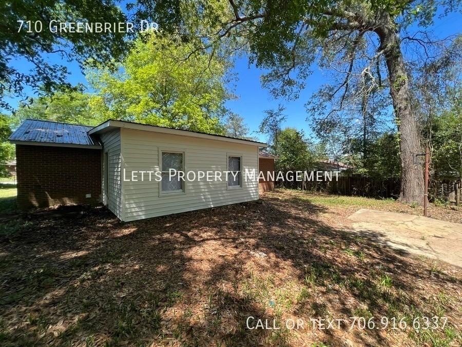 710 Greenbriar Dr - Photo 2 of 14