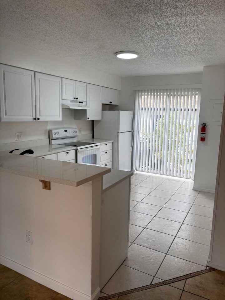 3651 N Goldenrod Rd #A104 - Photo 5 of 20