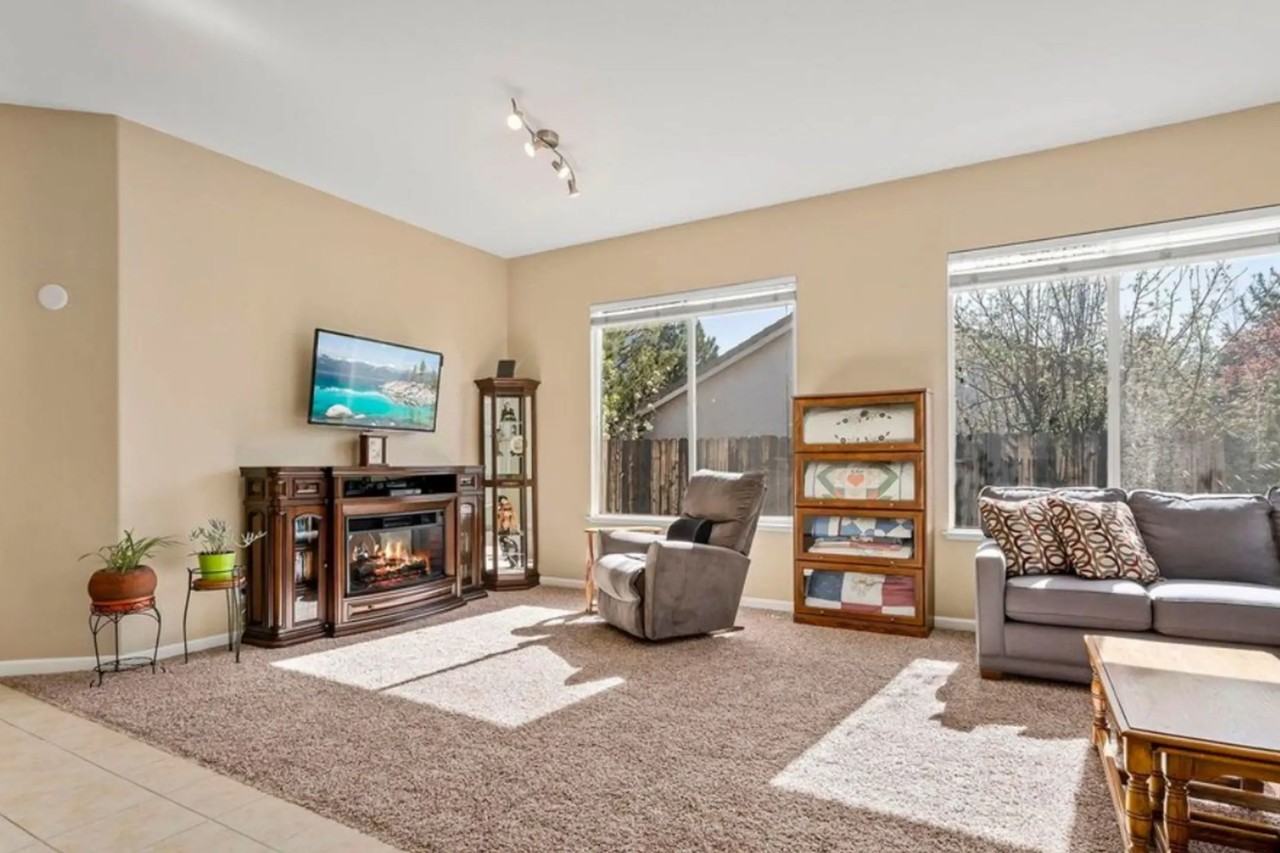 1833 Millpond Ct - Photo 3 of 18