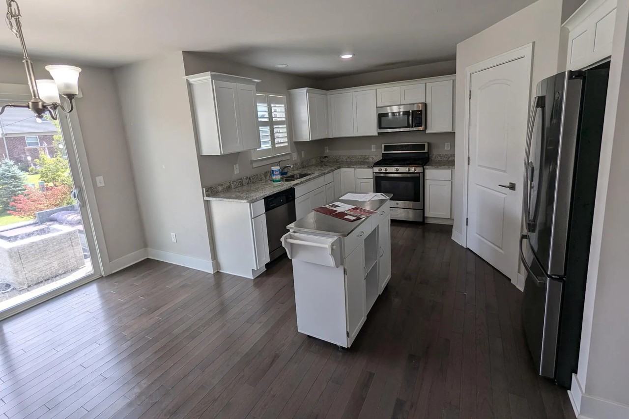 7111 Chandler Dr - Photo 3 of 18