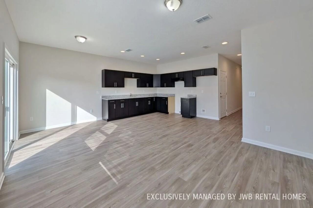 6021 Carolines Ct - Photo 2 of 13