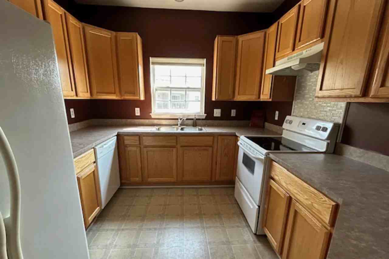 25845 Maritime Cir N - Photo 3 of 17