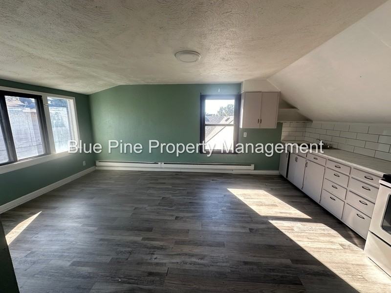 458 H St #1 - Photo 2 of 5