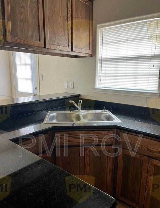 315 W Albatross Ave - Photo 6 of 13