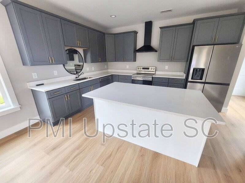 6 Dean St - Photo 3 of 24