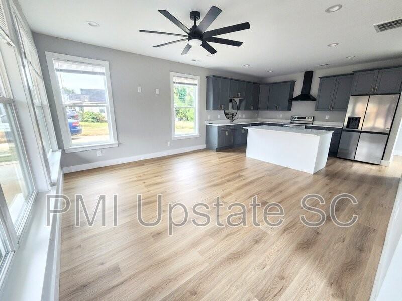 6 Dean St - Photo 4 of 24