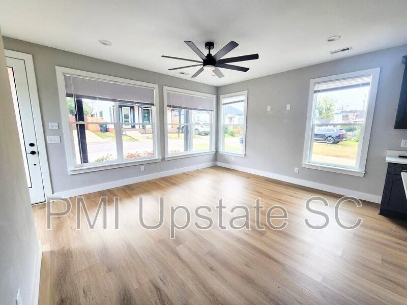 6 Dean St - Photo 5 of 24