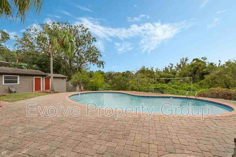 724 Forest Glen Ct - Photo 3 of 30