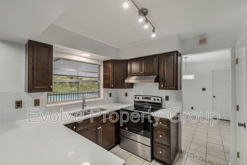 724 Forest Glen Ct - Photo 4 of 30