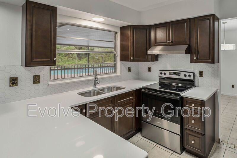 724 Forest Glen Ct - Photo 5 of 30