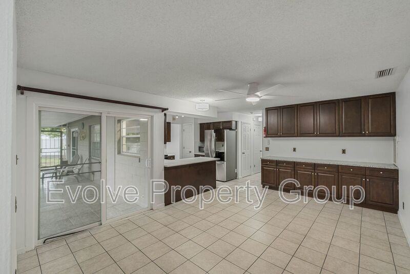 724 Forest Glen Ct - Photo 6 of 30