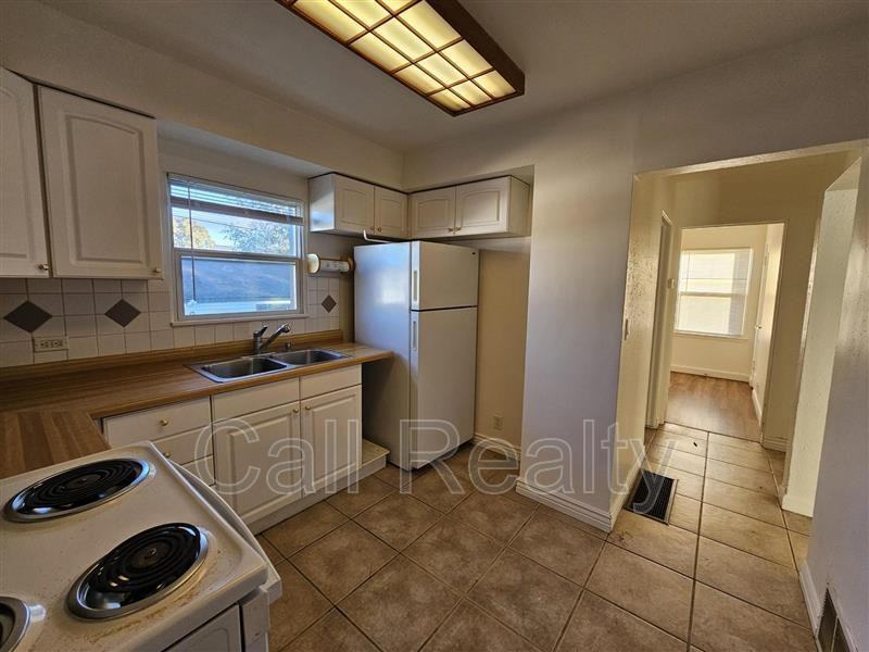 1603 E Lacrosse Ave - Photo 5 of 21