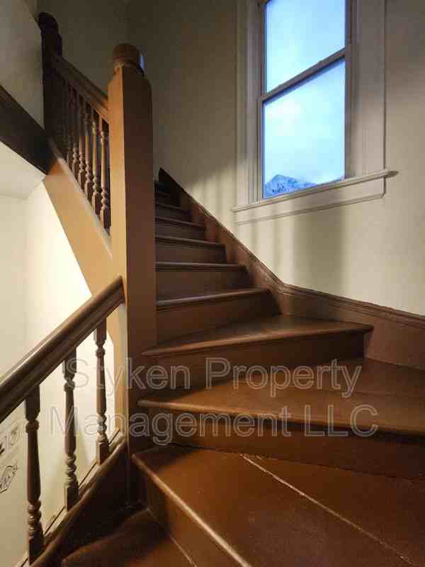 1129 E Merchant St - Photo 2 of 16