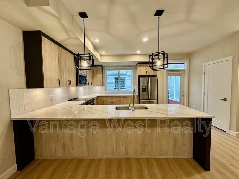 248 Gellatly Rd S - Photo 3 of 35