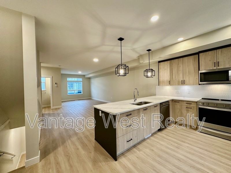 248 Gellatly Rd S - Photo 4 of 35