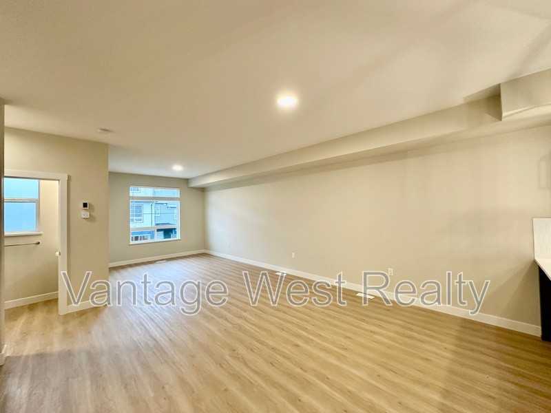 248 Gellatly Rd S - Photo 7 of 35