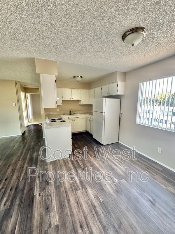 344 Juniper Ave - Photo 3 of 17