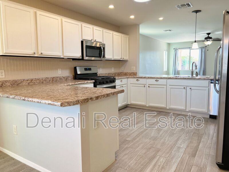 8235 W Melanitta Dr - Photo 4 of 22