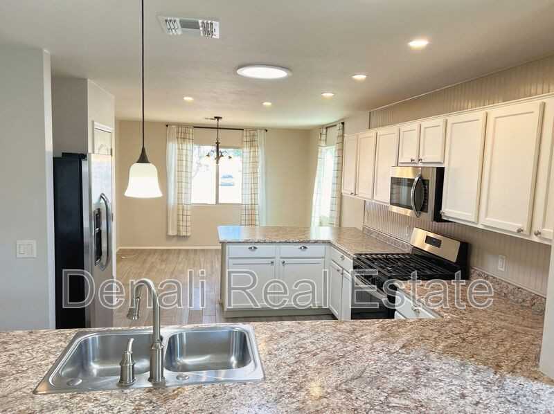 8235 W Melanitta Dr - Photo 6 of 22