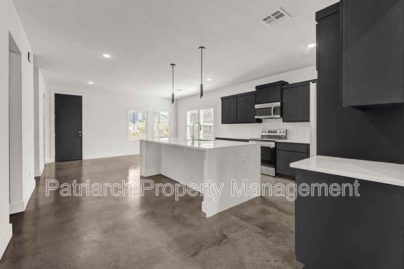 4134 Jeanne Dr - Photo 2 of 32