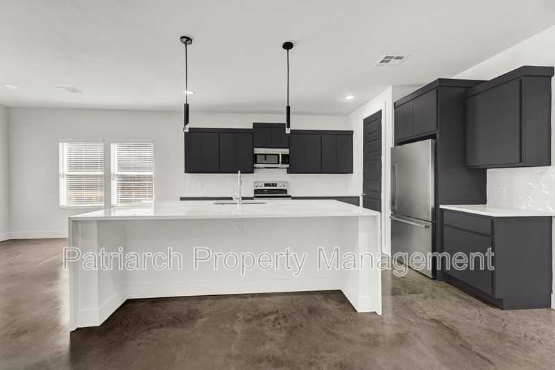 4134 Jeanne Dr - Photo 3 of 32