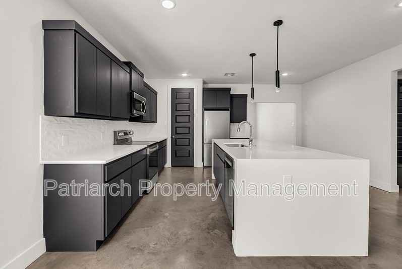 4134 Jeanne Dr - Photo 5 of 32